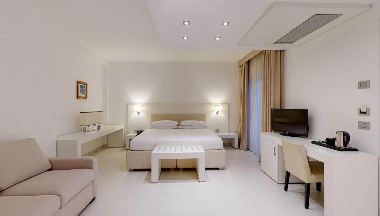 Hotel Monte Sarago Остуни Экстерьер фото